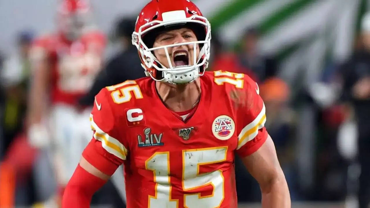 Patrick Mahomes plays through injury, lifts Chiefs past Texans - ESPN